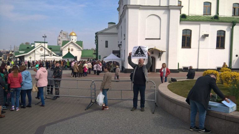 В Минске прошёл пикет против сноса крестов в Куропатах