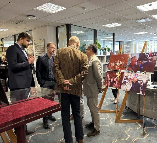 Упершыню фільм пра М.Статкевіча ў Сейме Літвы.На пятую гадавіну зняволення Мікалая Статкевіча офіс Ё… *