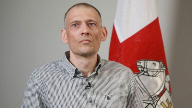 Сяргей Ціханоўскі: На свабодных выбарах прагаласую за Мікалая СтаткевічаНі блогер, ні яго жонка не з…