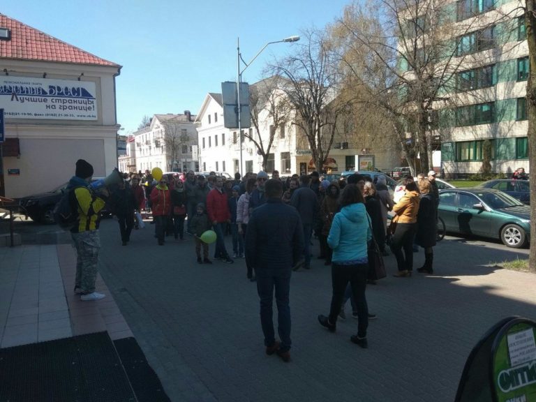 В Бресте прошла самая массовая акция протеста против завода АКБ