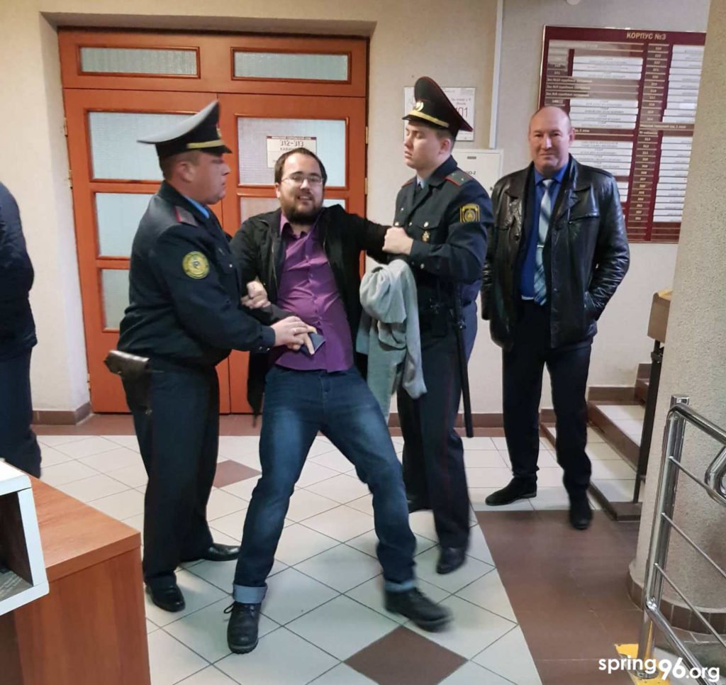 Задержан активист "Народной громады" Сергей Спариш